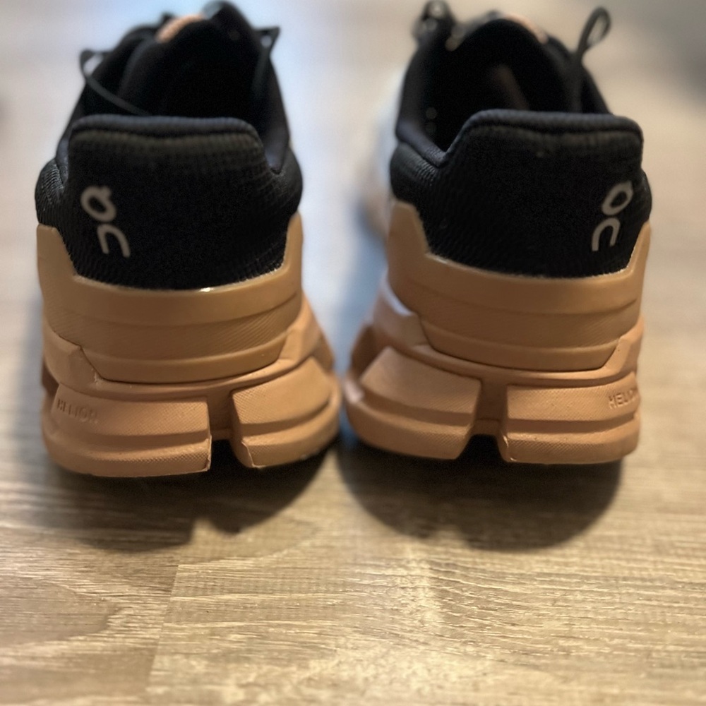 On Cloudflyer - image 4